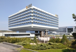 Cube/Koospol & Co: office relicts in the new era