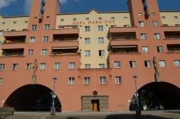 Vídeň: Karl-Marx-Hof slaví 80 let své existence