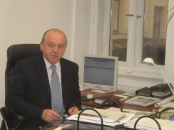 Únorový glosář Jaroslava Novotného: krize, dvě dražby a umění prodeje