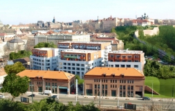 Dostupnost bydlení se mírně zhoršila, bytový trh nicméně roste