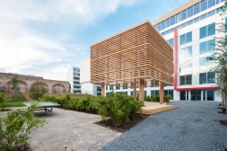 Skanska se usídlila v karlínském Corso Court